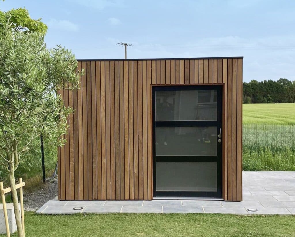 Coupe détaillée d'un mur en bois avec isolation